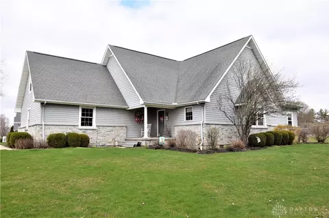 720 Edenwood Dr, Springfield, OH 45504