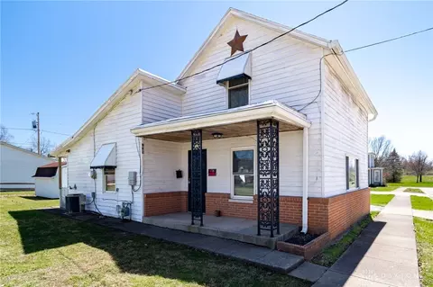 208 S Henry St, New Carlisle, OH 45344