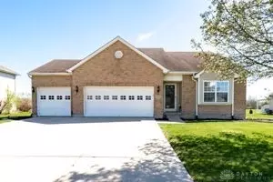 7332 Country Walk Dr, Franklin, OH 45005