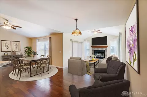 410 Thomas Pointe Ct, Monroe, OH 45050 photo 2