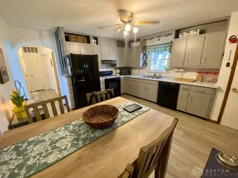 528 E Home Rd, Springfield, OH 45503 photo 9