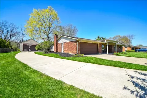2055 Regent Park Dr, Bellbrook, OH 45305