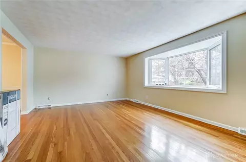 1013 Rio Ln, Kettering, OH 45429 photo 8