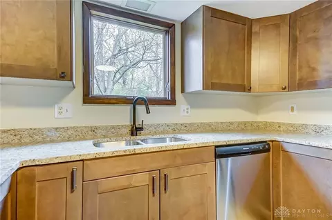 1013 Rio Ln, Kettering, OH 45429 photo 18