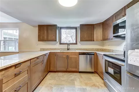 1013 Rio Ln, Kettering, OH 45429 photo 17