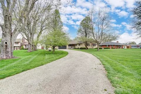4398 Navajo Trl, Jamestown, OH 45335