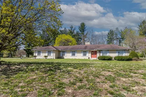 6670 Clifton Dr, Greenville, OH 45331