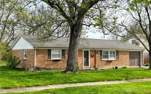 152 Mccraw Dr, Englewood, OH 45322