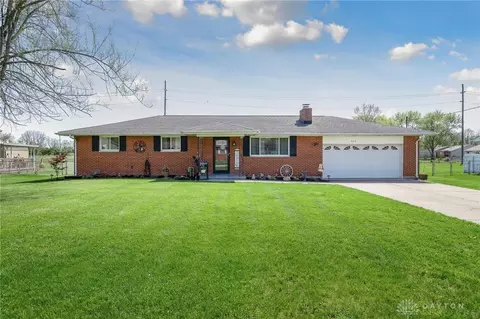 513 Robert Simmons Dr, Carlisle, OH 45005