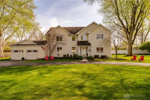72 E Social Row Rd, Centerville, OH 45458