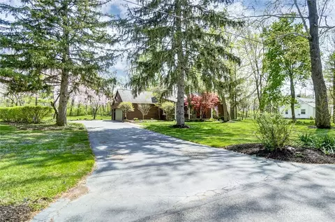 5448 Fair Valley Rd, Dayton, OH 45414
