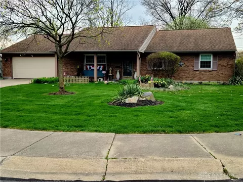 105 Wellsley Ct, Greenville, OH 45331