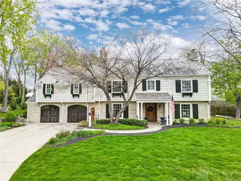 1216 Raleigh Rd, Oakwood, OH 45419