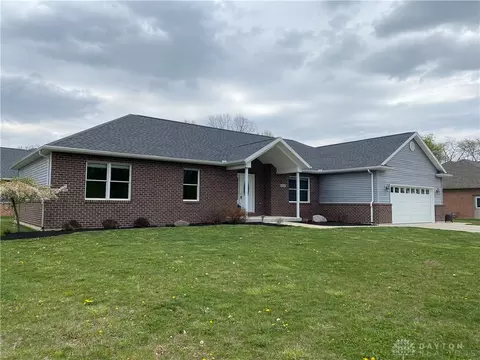 1230 Winter Ridge Dr, Sidney, OH 45365