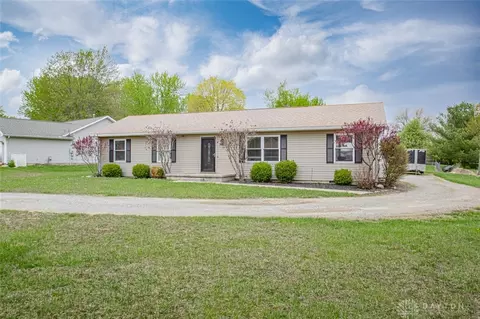 33 Dragon Dr, Eaton, OH 45320