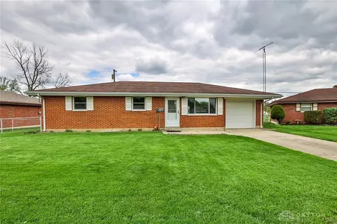 318 Capri Pl, New Lebanon, OH 45345