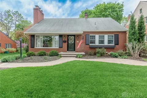 146 Beverly Pl, Oakwood, OH 45419