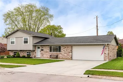 109 Beechwood Ave, Brookville, OH 45309