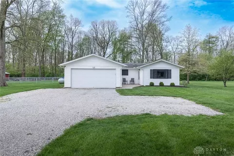 4445 Comanchee Trl, Jamestown, OH 45335