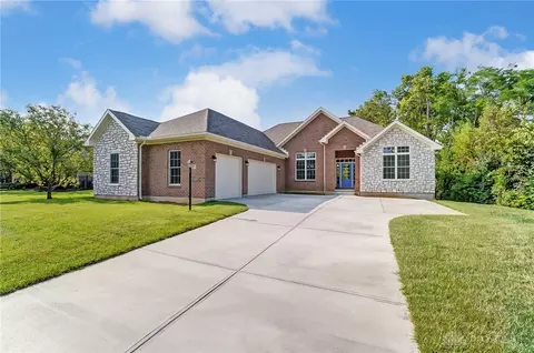 275 Springhouse Dr, Springboro, OH 45066