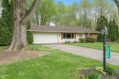 2064 Clearview Dr, Bellbrook, OH 45305