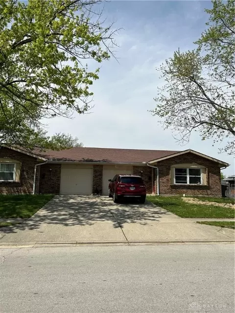 4035 Gateway Dr, Englewood, OH 45322