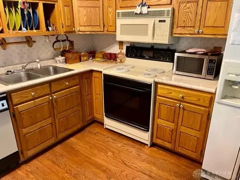 5169 Wakefield Dr, Fairborn, OH 45324 photo 6