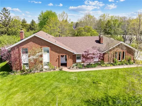 1871 Cortina Dr, Dayton, OH 45459