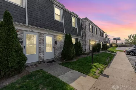 2245 Crew Cir, Dayton, OH 45439