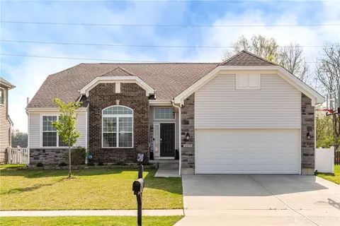4413 Woodmint Dr, Tipp City, OH 45371