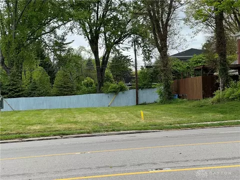 3467 Far Hills Ave, Dayton, OH 45429
