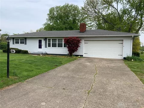 6398 Hankins Rd, Middletown, OH 45044
