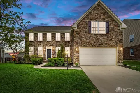 9475 Oak Brook Dr, Centerville, OH 45458