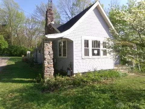 107 E Walnut St, Spring Valley, OH 45370 photo 2