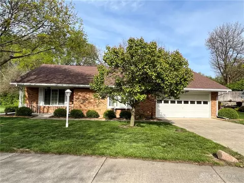 6748 Willow Creek Dr, Dayton, OH 45424