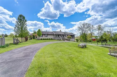 11674 Air Hill Rd, Brookville, OH 45309