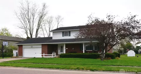 543 Robin Hood Ln, Troy, OH 45373