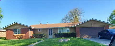 805 Bradfield Dr, Dayton, OH 45426