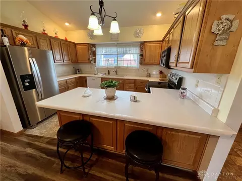 1760 Pinehurst Dr, Springfield, OH 45502 photo 3