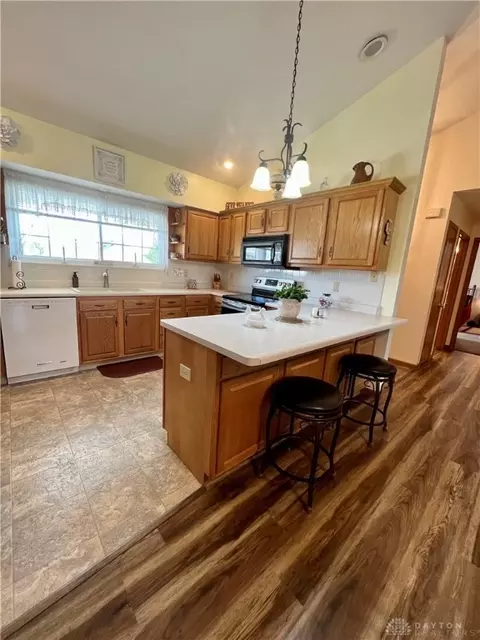 1760 Pinehurst Dr, Springfield, OH 45502 photo 5