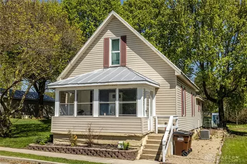 207 W Cross St, Palestine, OH 45352