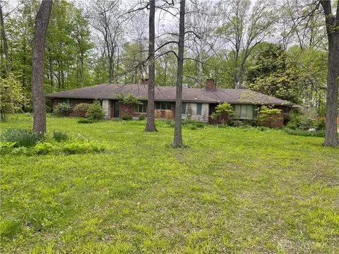 8501 Garnet Dr, Washington Township, OH 45458