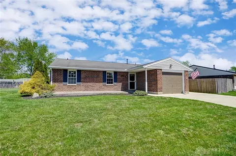 8458 Schoolgate Dr, Huber Heights, OH 45424
