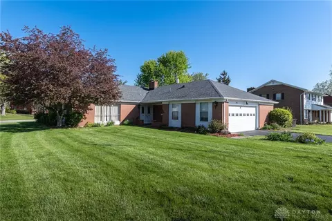 5801 Lynnaway Dr, Dayton, OH 45415