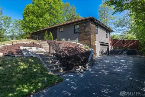 215 W Hudson Ave, Dayton, OH 45405