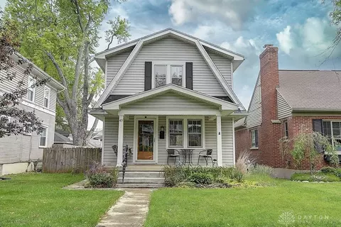415 Peach Orchard Ave, Oakwood, OH 45419