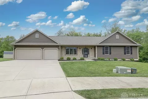 865 Hickory Trail Dr, Wilmington, OH 45177