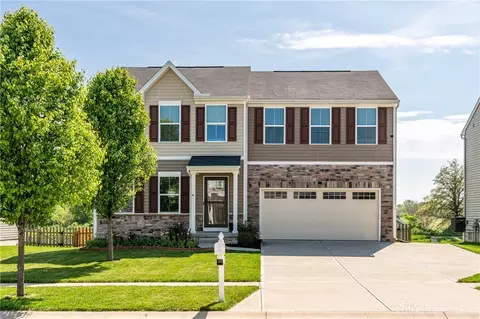 1180 Shannon Ln, Xenia, OH 45385