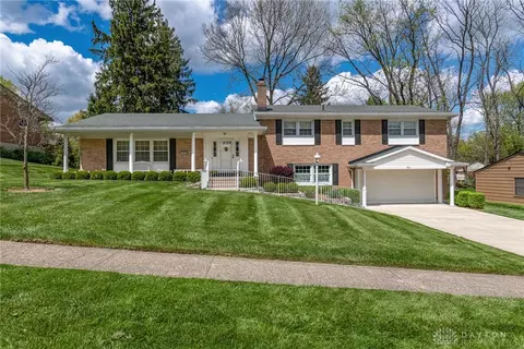 801 Stoneybrook Dr, Kettering, OH 45429