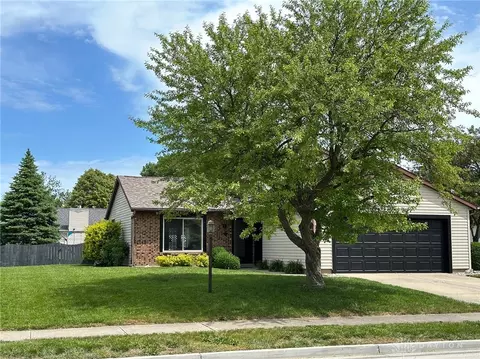 1037 Newpark Dr, Englewood, OH 45322